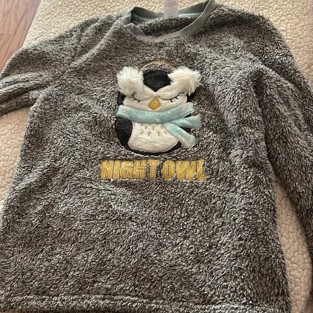 Walmart brand Night Owl fuzzy long sleeve Pajama shirt